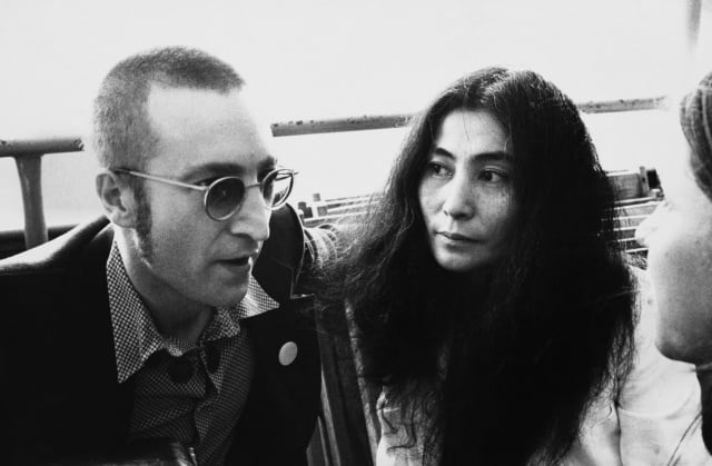 John Lennon y Yoko Ono en 1974