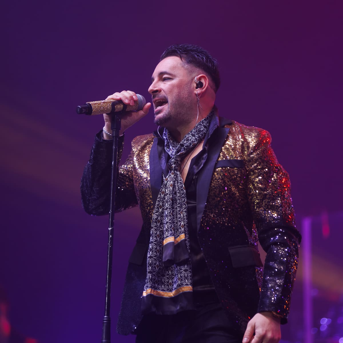 Andy Morales sorprende con un emotivo mensaje a Lucas González en su primer concierto en solitario