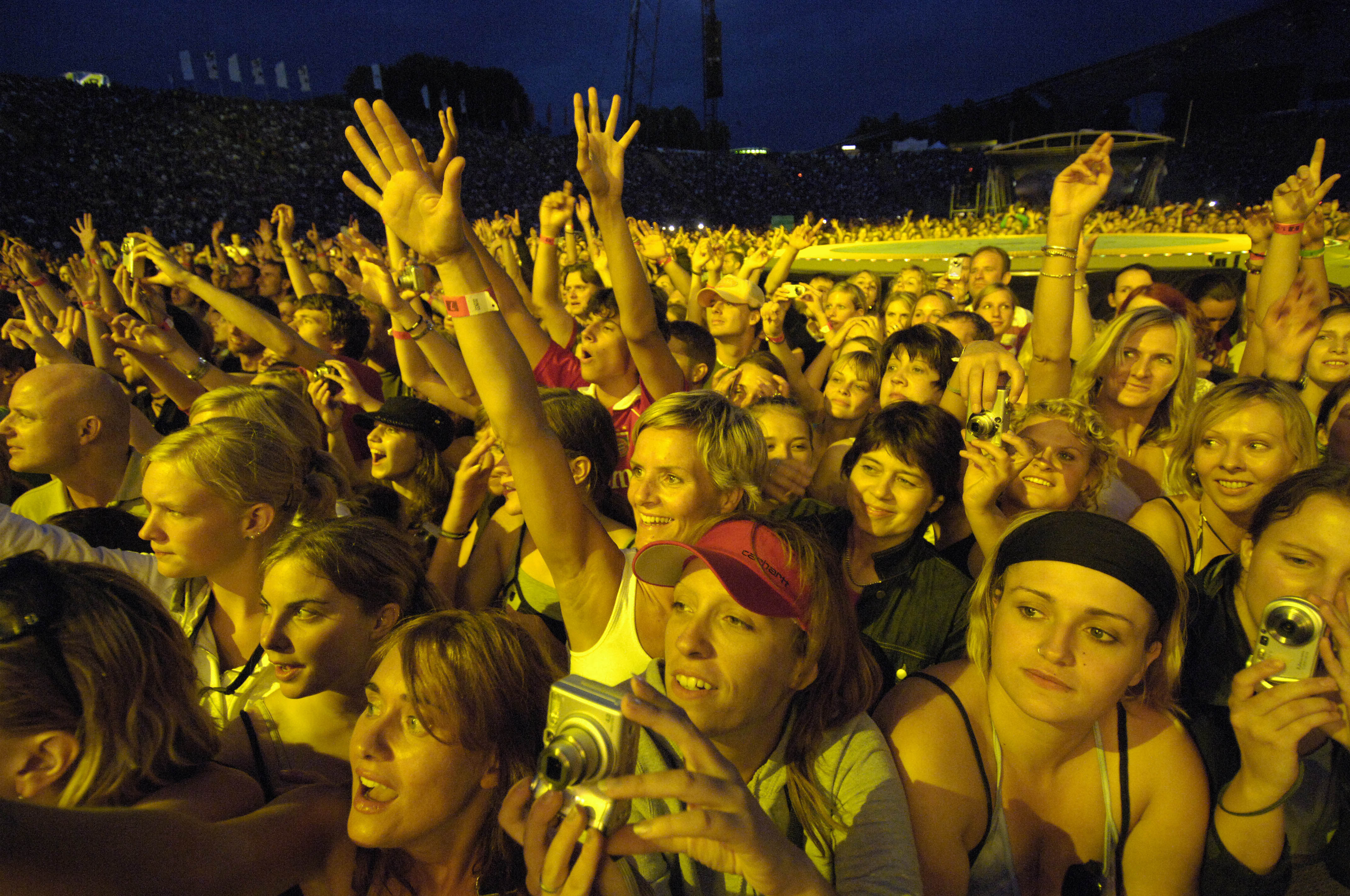 Los fans de Robbie Williams en su concierto de Munich en el 2000