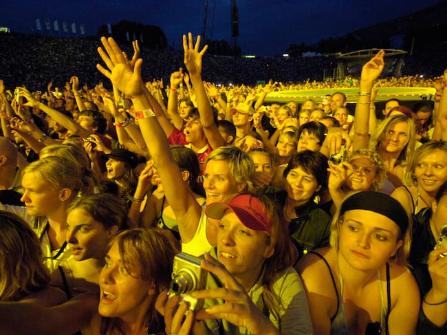 Los fans de Robbie Williams en su concierto de Munich en el 2000