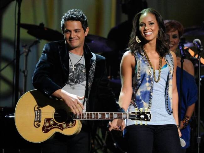 Alejandro Sanz y Alicia Keys, durante la gala de los Grammy de 2009 en Las Vegas.