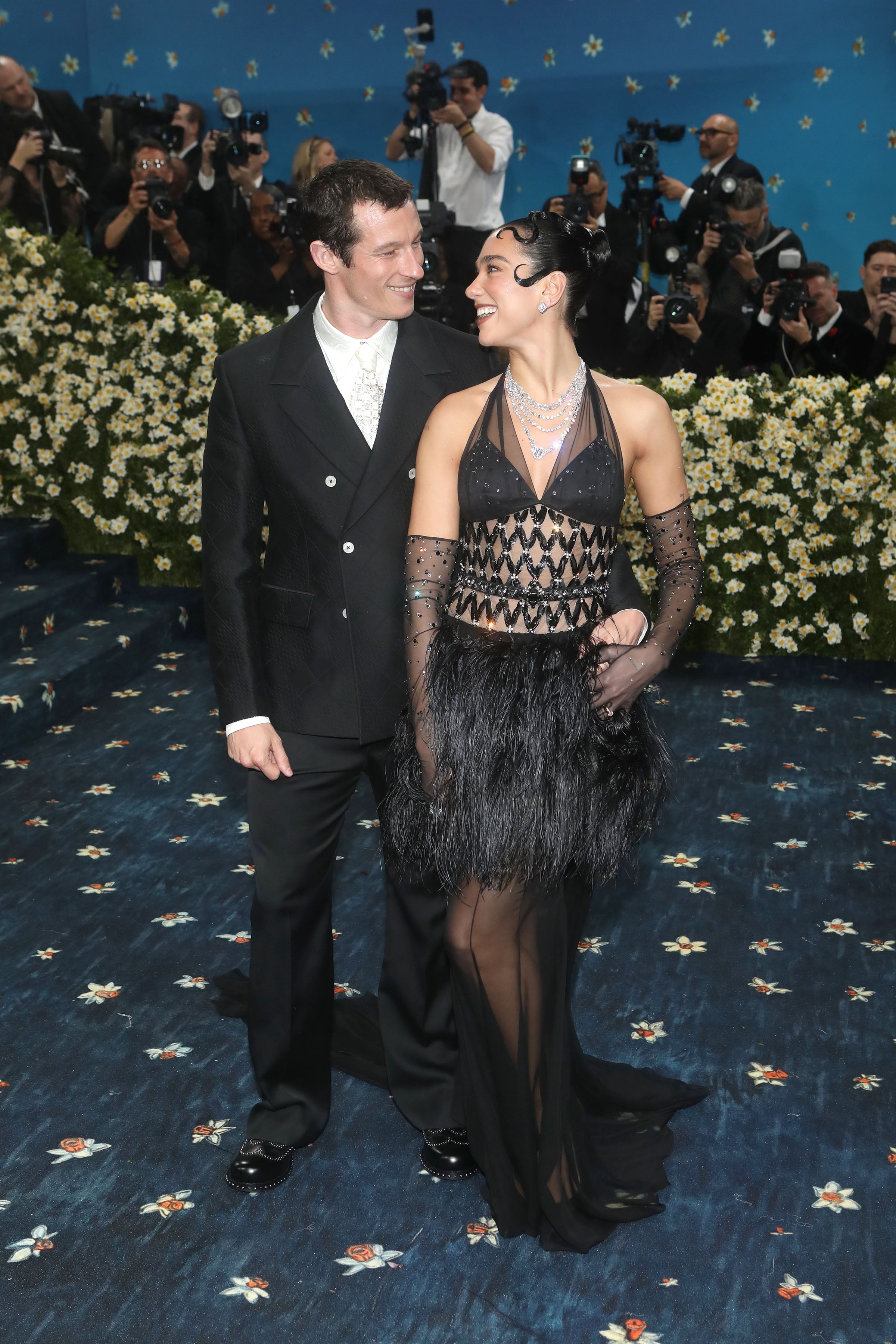 Callum Turner Y Dua Lipa en la Met Gala 2025