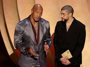 Bad Bunny celebra su 30 cumpleaños entregando un Premio Oscar junto a Dwayne Johnson (&#039;The Rock&#039;)