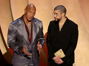 Bad Bunny celebra su 30 cumpleaños entregando un Premio Oscar junto a Dwayne Johnson ('The Rock')
