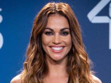 Lara Álvarez comparte un divertido vídeo junto a su perrita “perreando”