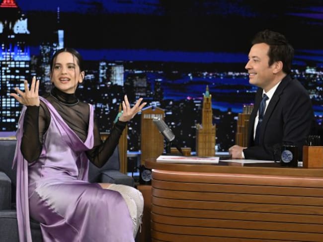 Rosalía visita el programa de Jimmy Fallon.
