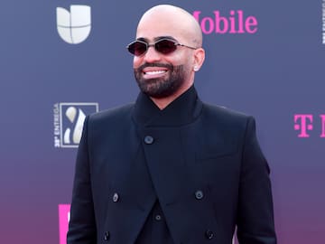 Arcángel dedica su Premio Lo Nuestro a su hermano fallecido y recibe el homenaje de Jhayco, Feid, J Balvin, Mora, Eladio Carrión y más