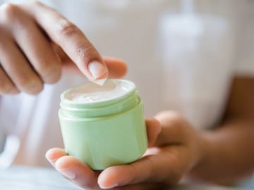 Sanidad retira una crema hidratante por contener una sustancia cancerígena