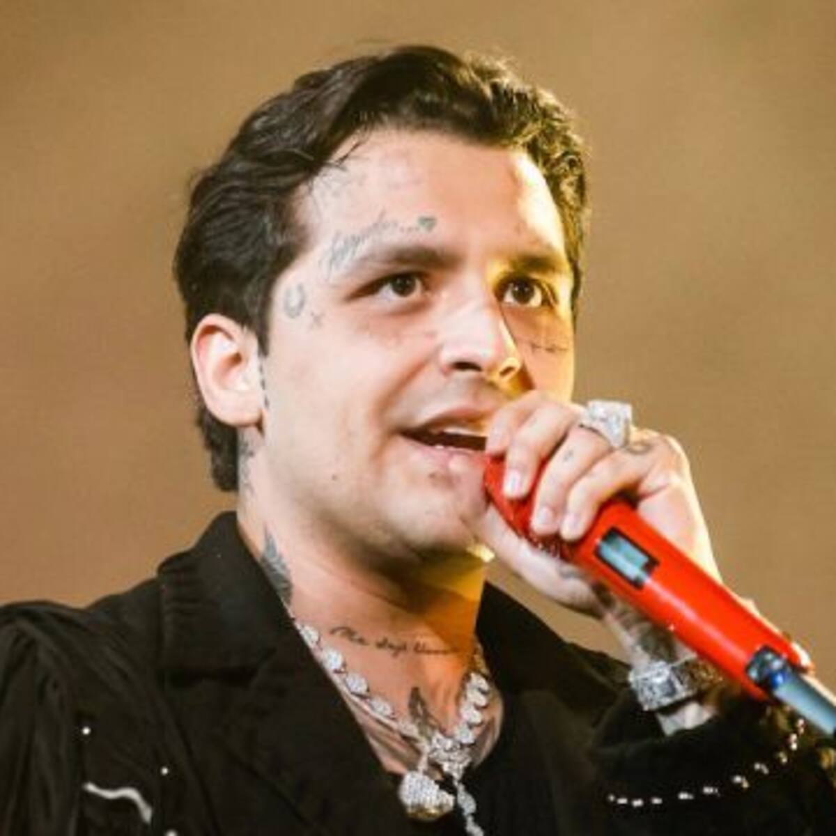 Christian Nodal fue hospitalizado de emergencia