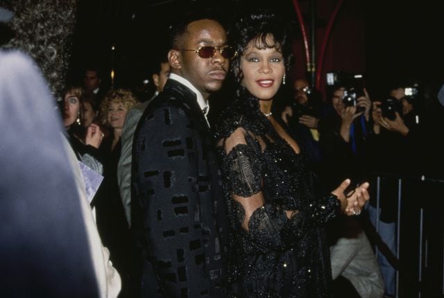 Whitney Houston y Bobby Brown en el estreno de la película en 1992.