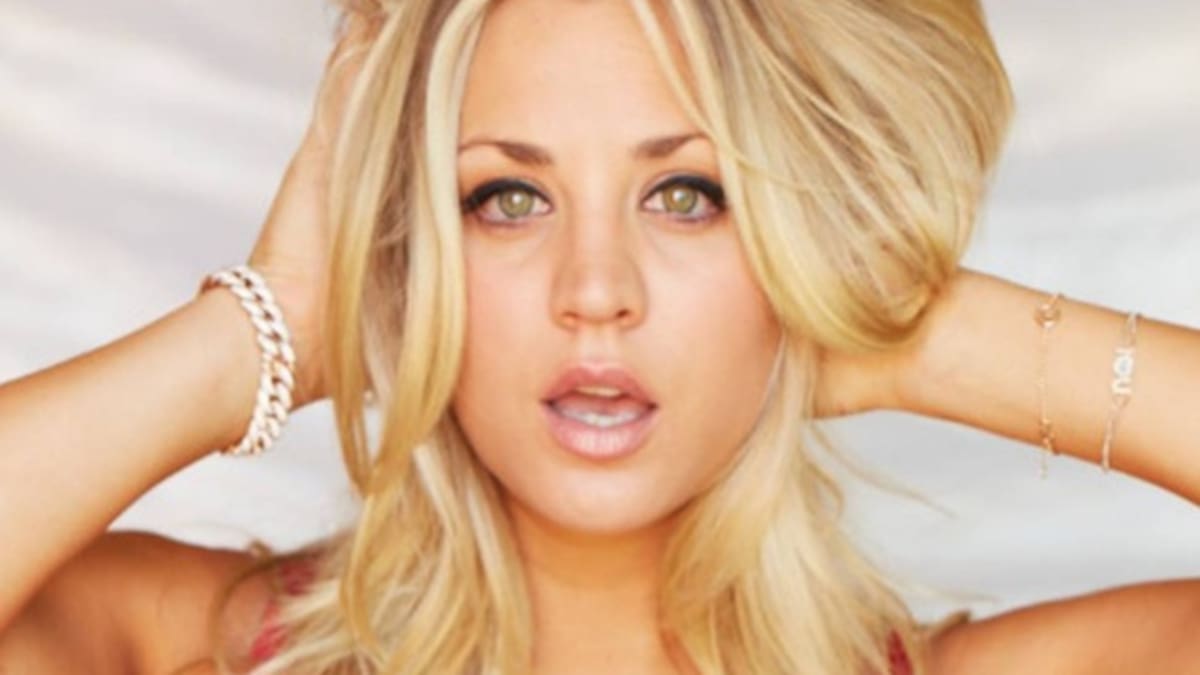Kaley Cuoco muestra un pecho y revoluciona las redes