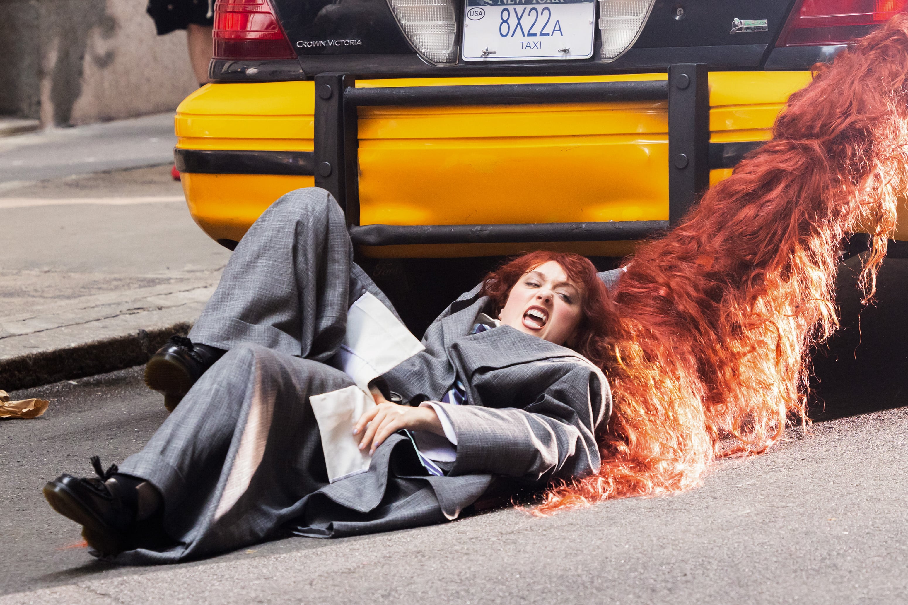 Chappell Roan da la sorpresa y es vista grabando el videoclip de una nueva canción en las calles de Nueva York.