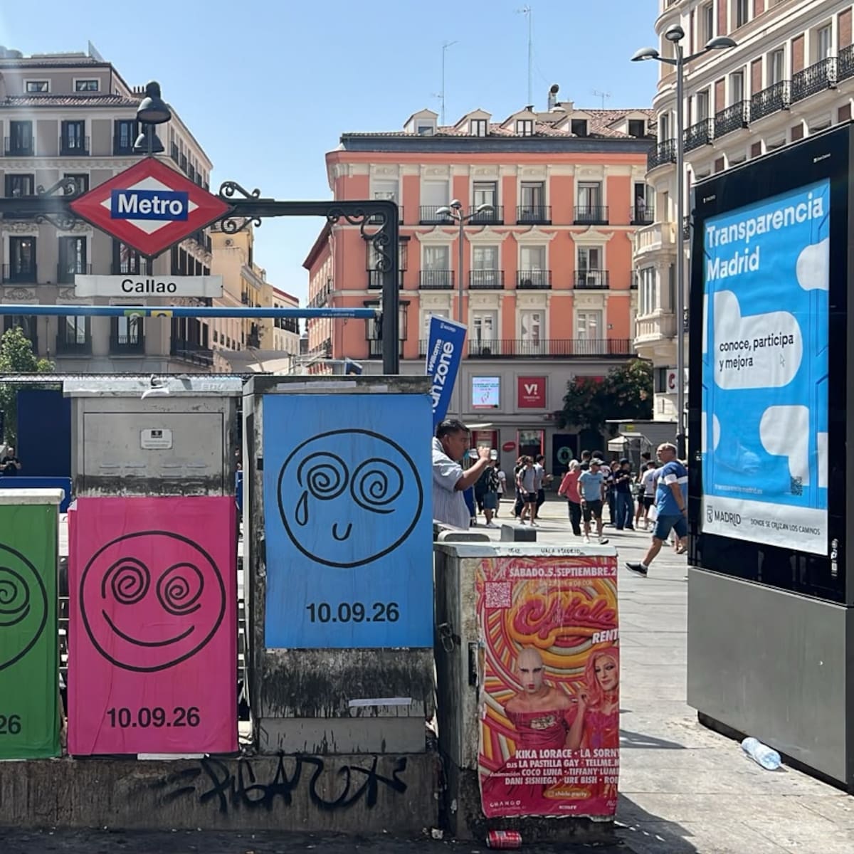 Misteriosos carteles invaden la Plaza de Callao de Madrid y los fans creen haber descifrado el enigma: ¿Harry Styles prepara una parada en Madrid?