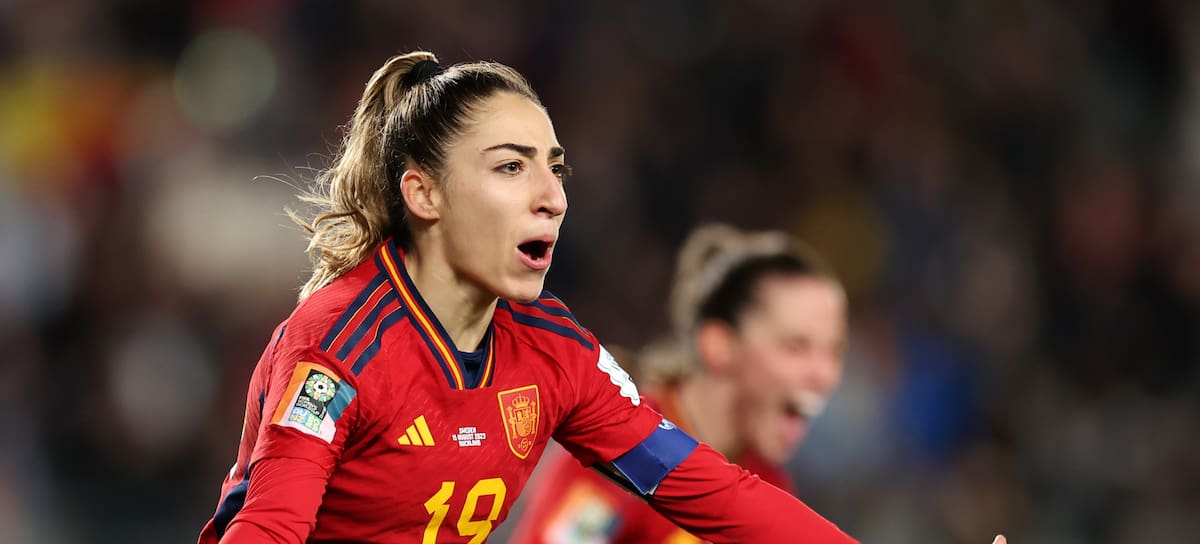 Olga Carmona con la Selección femenina de fútbol