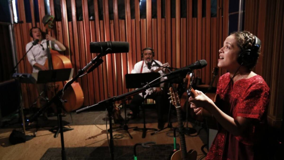 Natalia Lafourcade presenta el remix de 'Tú Sí Sabes Quererme'