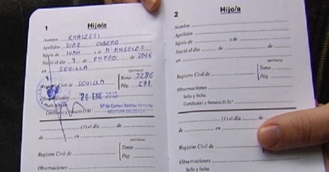 Libro de familia donde se certifica el nombre de la niña sevillana &quot;Khalessi&quot; Díaz Cubero