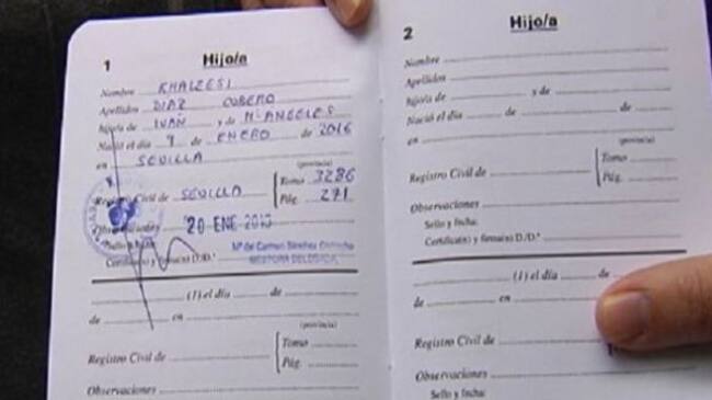 Libro de familia donde se certifica el nombre de la niña sevillana "Khalessi" Díaz Cubero
