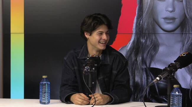Milo Quifes en los estudios de LOS40 en su entrevista por 'La Bola Negra'. / LOS40