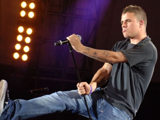 Dani Martín, cantante de El Canto del Loco, en el Los nº1 de 40 en concierto en 2006