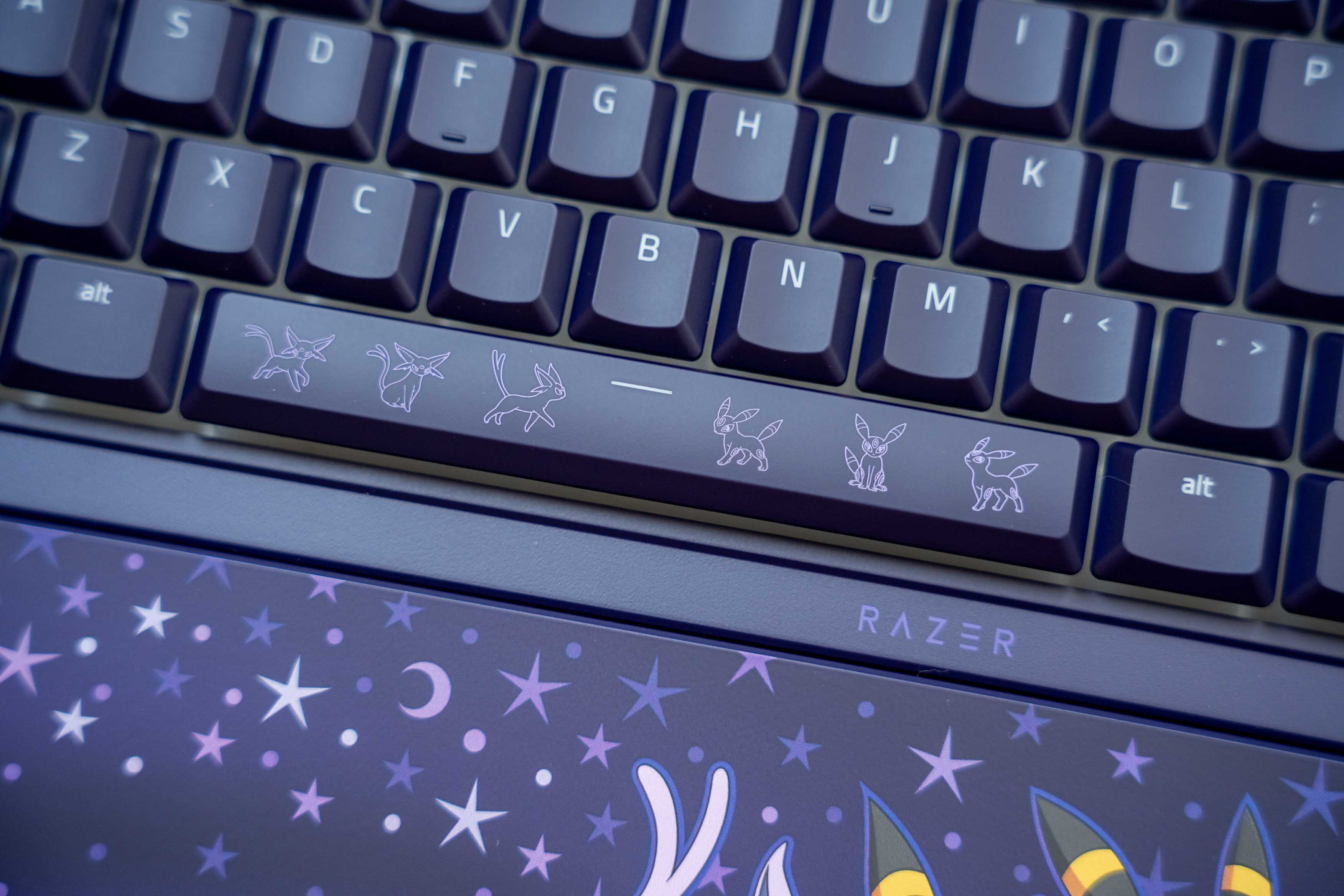 Razer x Pokémon: Espeon y Umbreon llevan la dualidad de la segunda generación al escritorio.