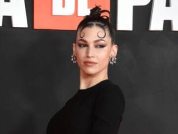 Úrsula Corberó posa como una Bridgerton en su útima campaña