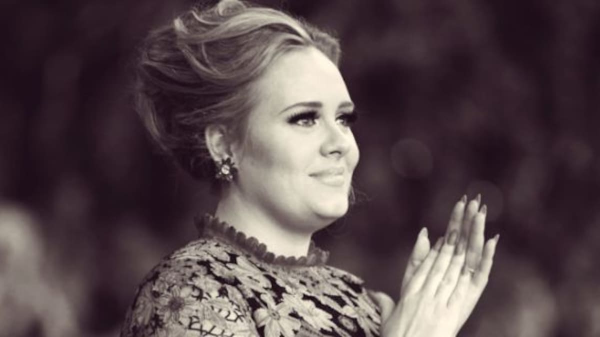 Adele llora al presentar su nuevo disco en la radio