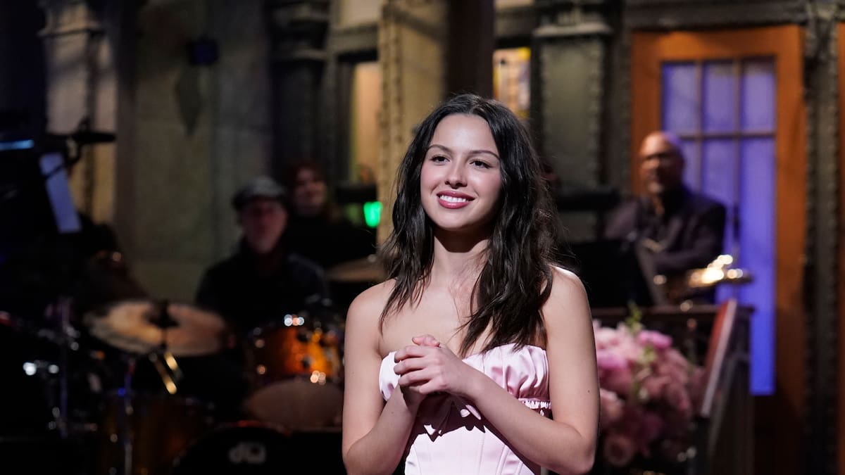 Olivia Rodrigo presenta una nueva versión de ‘drivers license’ en su monólogo de SNL