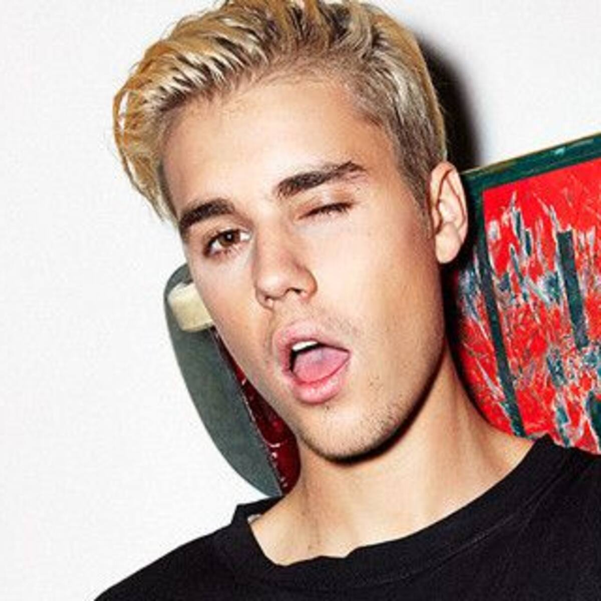 Justin Bieber demuestra que no le molesta posar desnudo