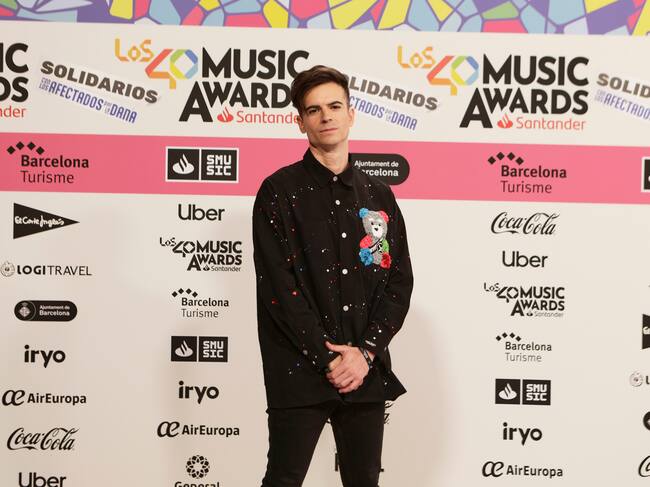 El locutor más gamberro de LOS40 España ha pasado por la alfombra roja de LOS40 Music Awards Santander 2024 con un estilo total black sacando a relucir su lado más dulce representado por ese colorido 'teddy bear'.
