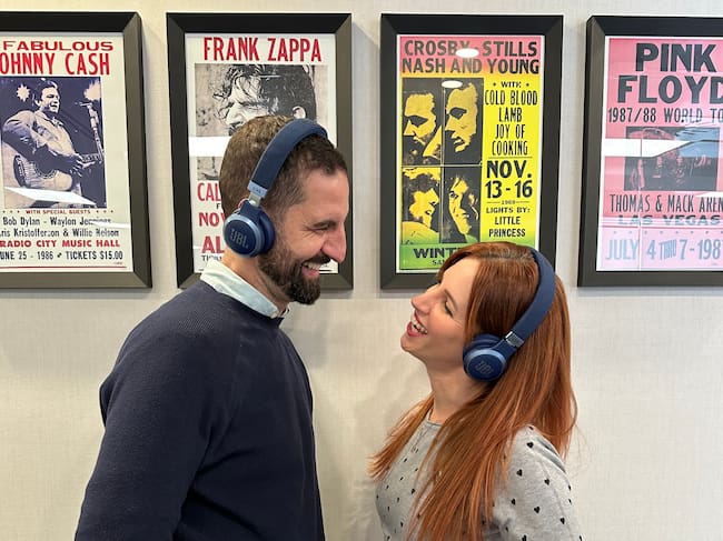 Javier Penedo y Andrea Sánchez, presentadores de 'Morning Box'