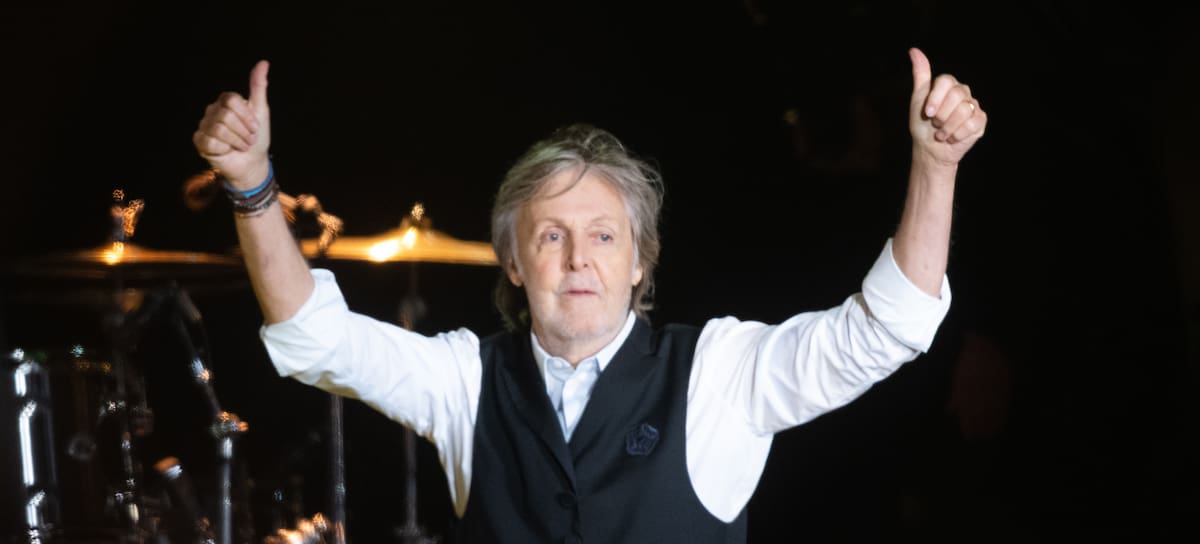 Paul McCartney actuando como cabeza de cartel del Pyramid Stage durante la cuarta jornada del Festival de Glastonbury, celebrado en Worthy Farm, Pilton, el 25 de junio de 2022 en Glastonbury, Inglaterra.