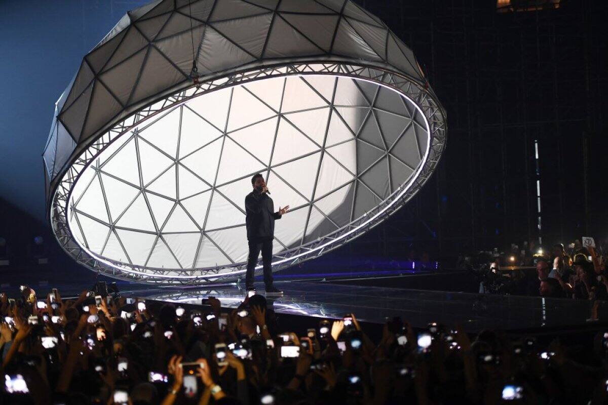 Una escenografía muy particular para el momento de The Weeknd