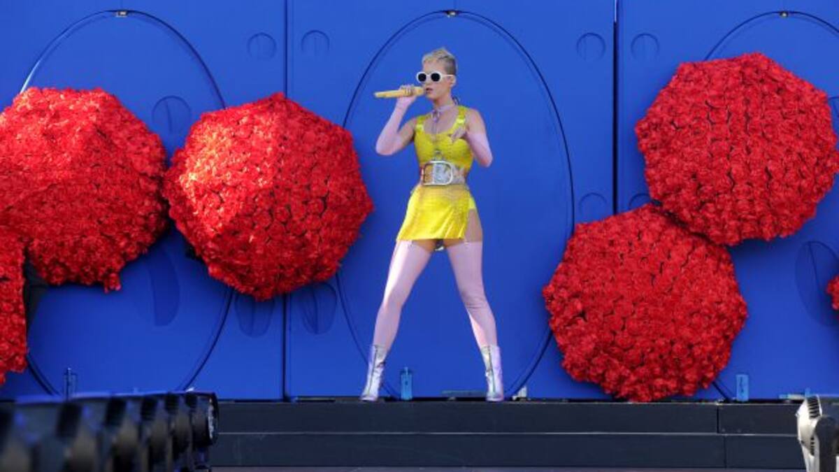 Katy Perry enseña de más en un spa