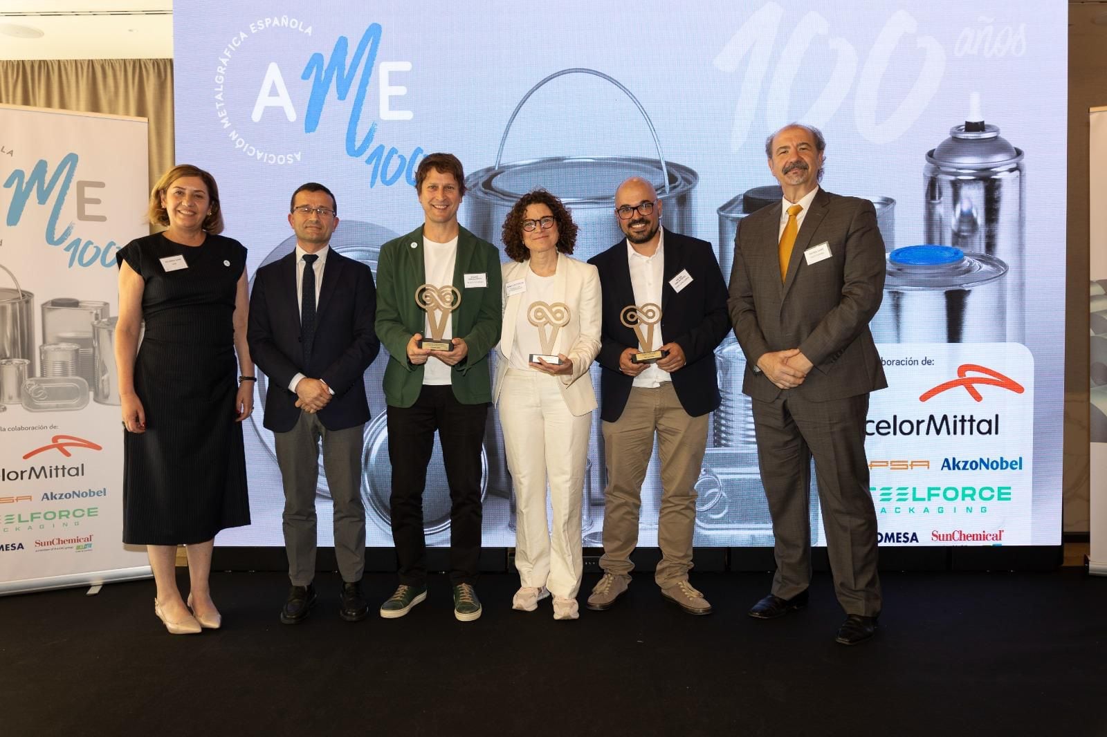 Los premiados, en una foto de familia tras el acto.