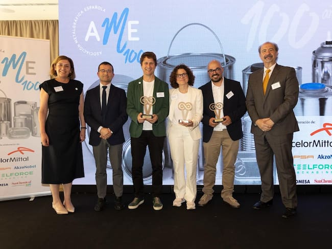 Los premiados, en una foto de familia tras el acto.