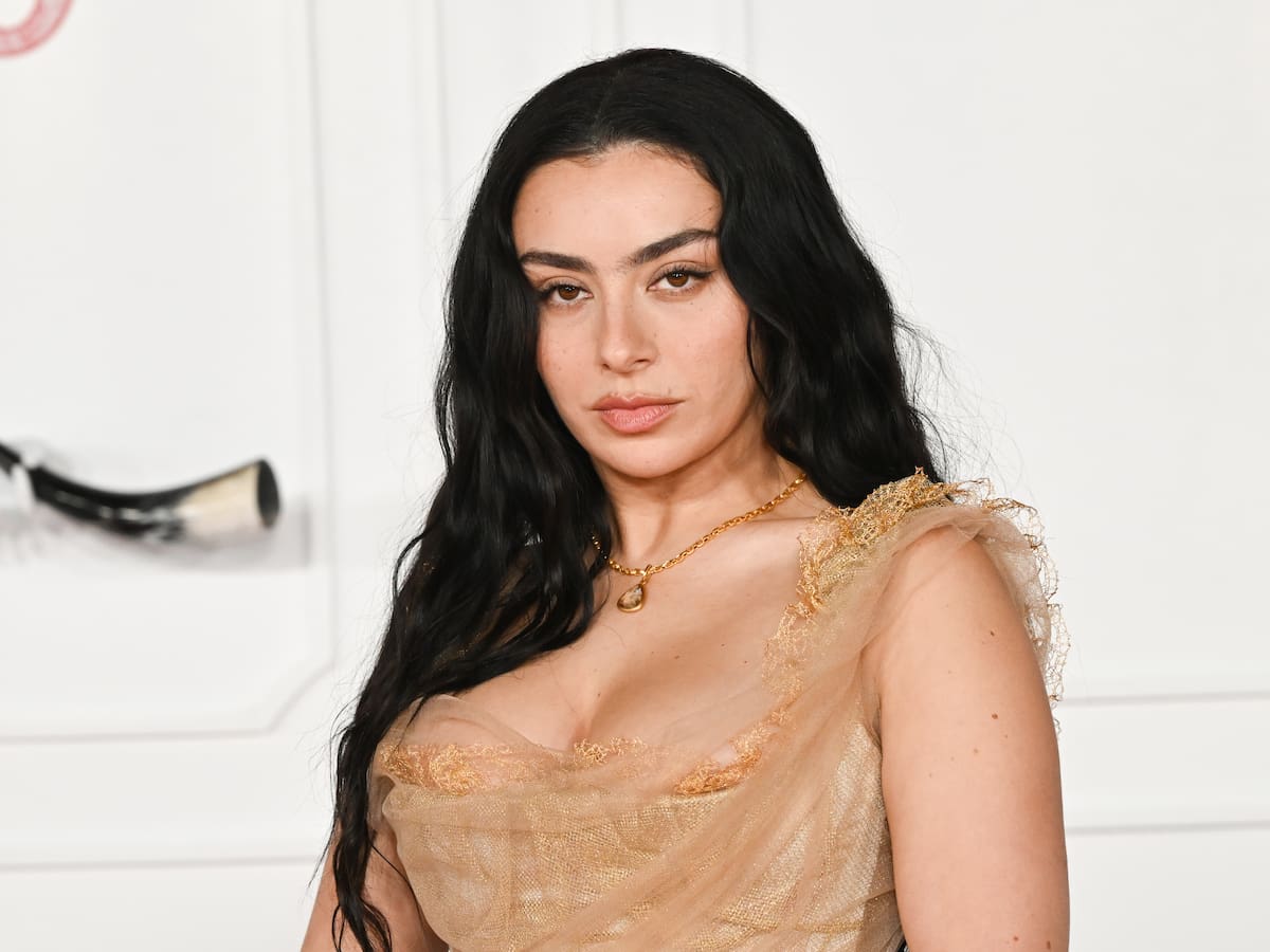Charli XCX revela el tracklist completo de 'Wuthering Heights' (Cumbres Borrascosas) con colaboración sorpresa de Sky Ferreira