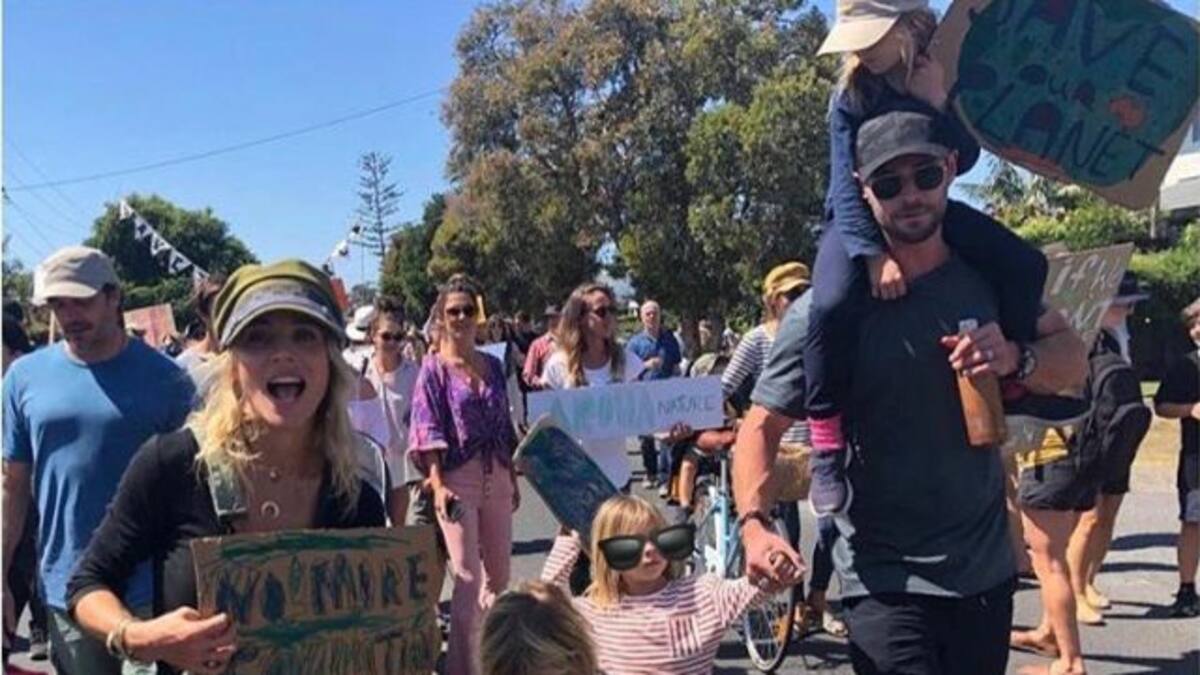 Elsa Pataky, Chris Hemsworth y sus hijos, en la manifestación por el cambio climático
