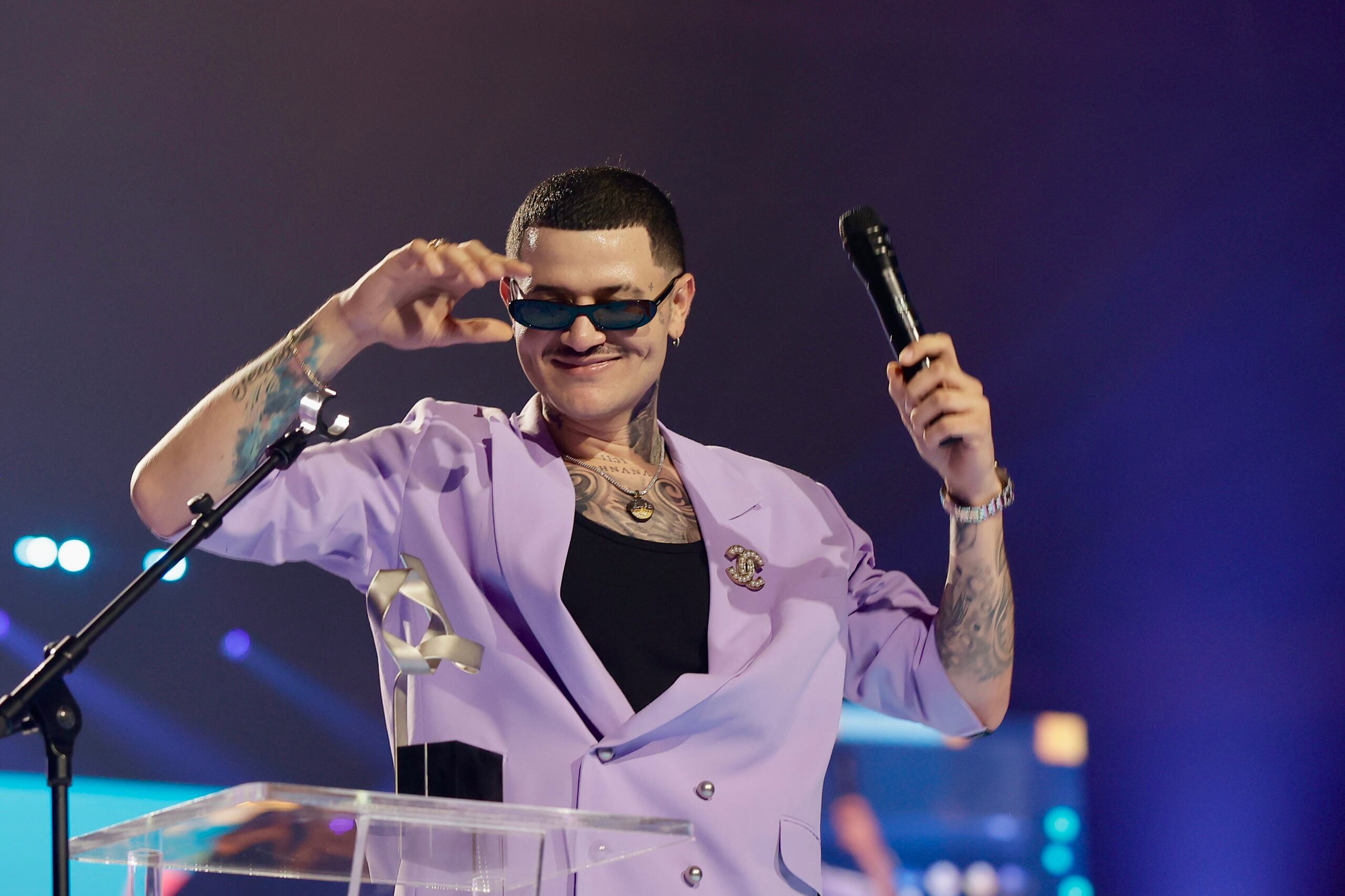 Premio a muchos años de trabajo hasta que por fin ha conseguido conquistarnos a todos con su música: Kapo.