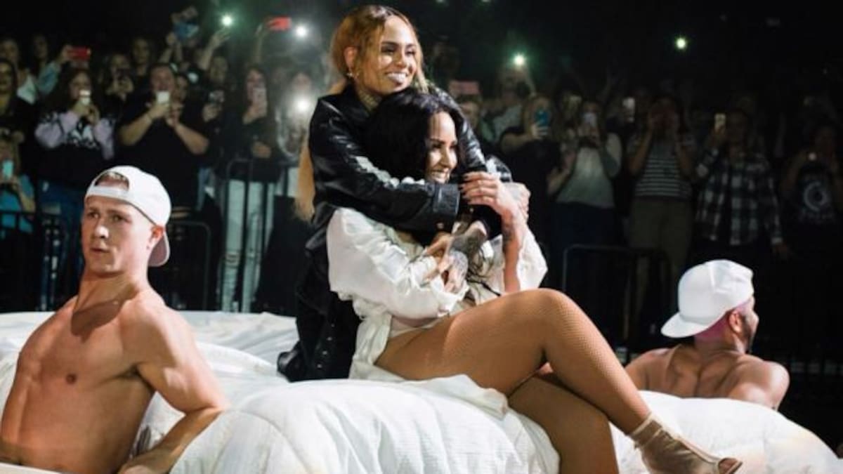 El apasionado beso de Demi Lovato con otra cantante