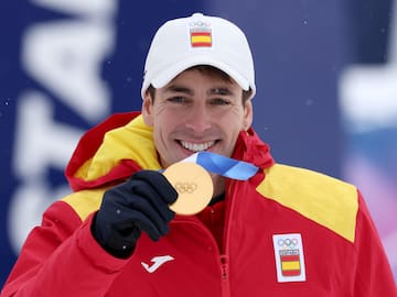 La vida más íntima de Oriol Cardona: hijo de un atleta y pareja de la actriz Amaia Aberasturi