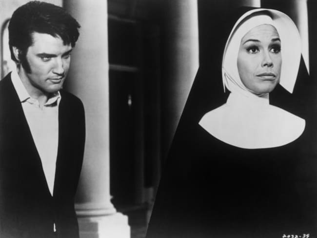 Elvis Presley y Mary Tyler Moore en 'Change of habit'