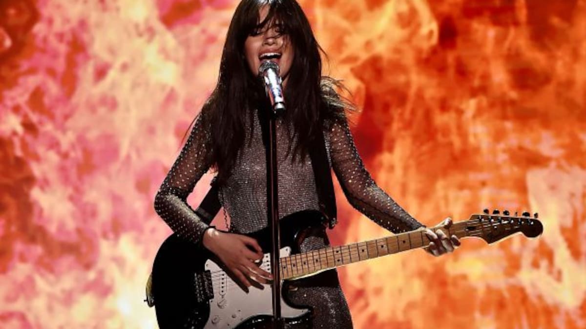 ¿Sabe Camila Cabello tocar la guitarra?