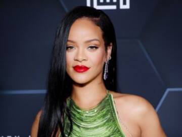 Rihanna recibe el ramo de flores más atípico (y original) que te puedas encontrar