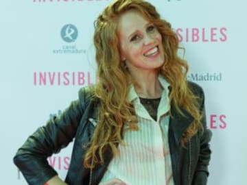 María Castro se pone bikini y asume los rastros que han dejado los embarazos en su cuerpo