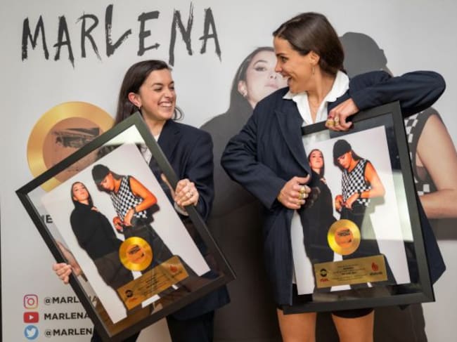 Marlena con su primer disco de oro con 'Me Sabe Mal'.