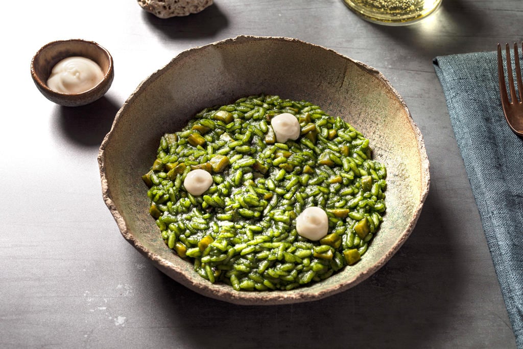 Plato del menú de Ángel León, el chef del mar que recurre al placton para sus platos que pueden degustarse en Archipelago, dentro de Costa Toscana.