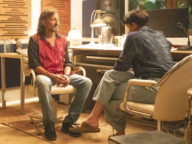 Alba Flores charlando con Antonio Carmona en 'Flores para Antonio'