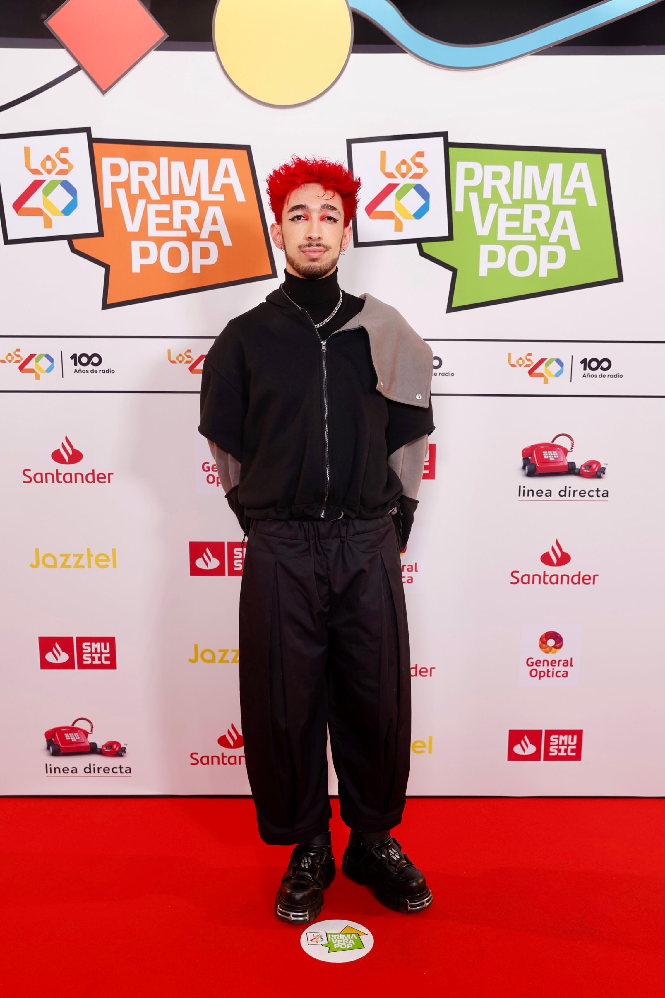 Otro de los artistas que siempre llama nuestra atención no solo por su talento musical sino también por su estilismo es Paul Thin. Este viernes lanzaba en todas las plataformas Dónde que hemos escuchado en Amazon Music esta semana. Llegaba, además, el videoclip que nos dejaba con ganas de ver cómo será hoy su puesta en escena. ¿Lloverán muchas rosas sobre el escenario?