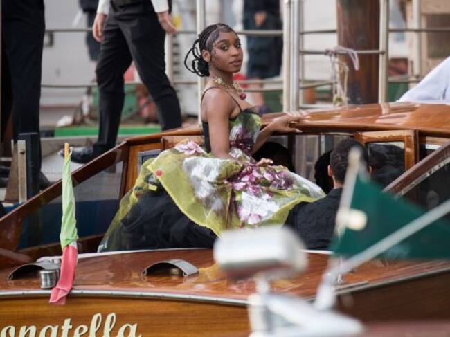 Normani, invitada al desfile de Dolce & Gabbana.