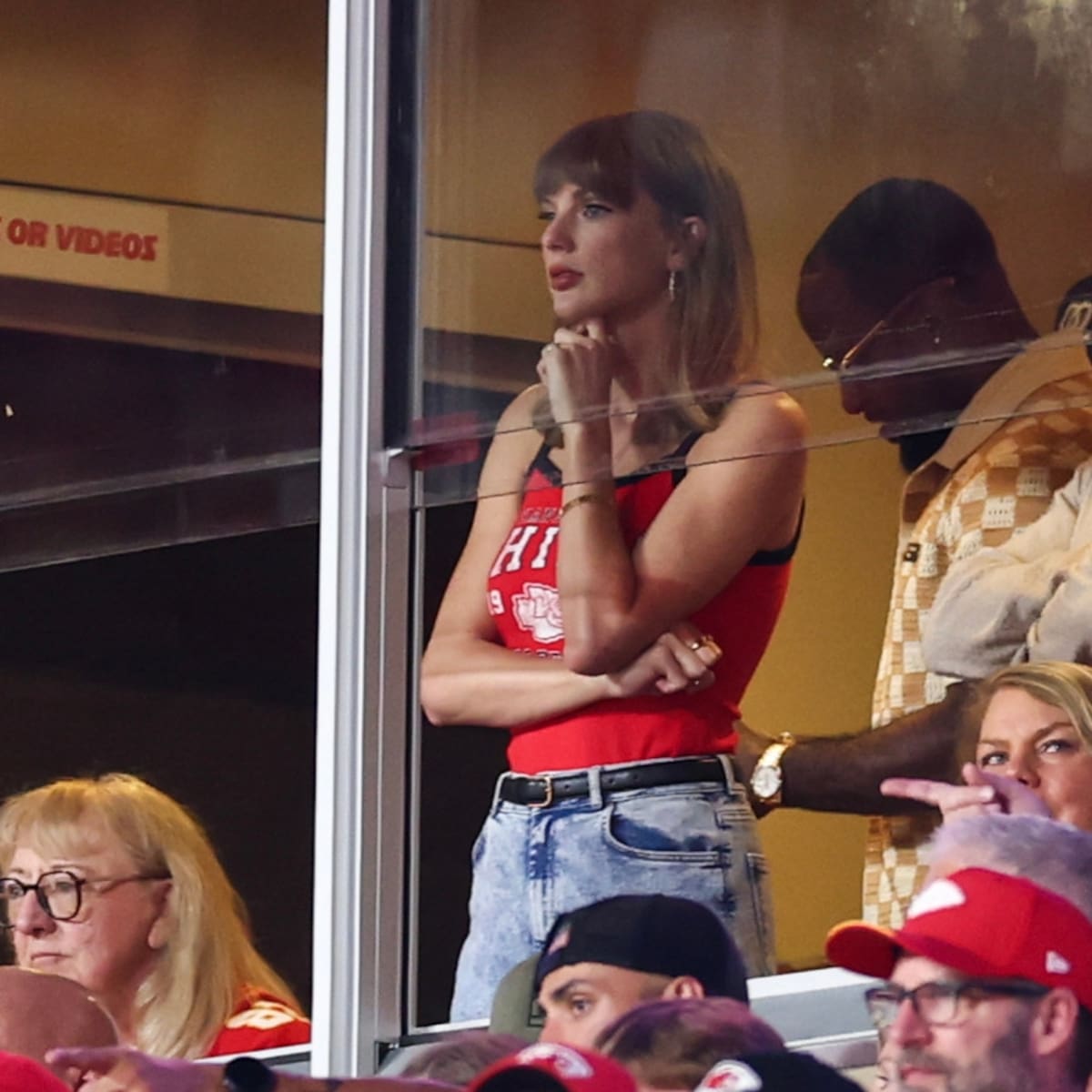 El grito de Taylor Swift a Travis Kelce en mitad de un partido: "¡Es mi marido!"